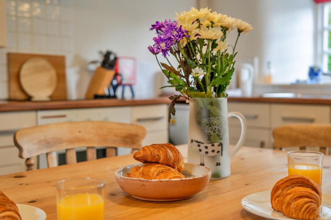 Finest Retreats - Forge Cottage แพดสโตว์ ภายนอก รูปภาพ